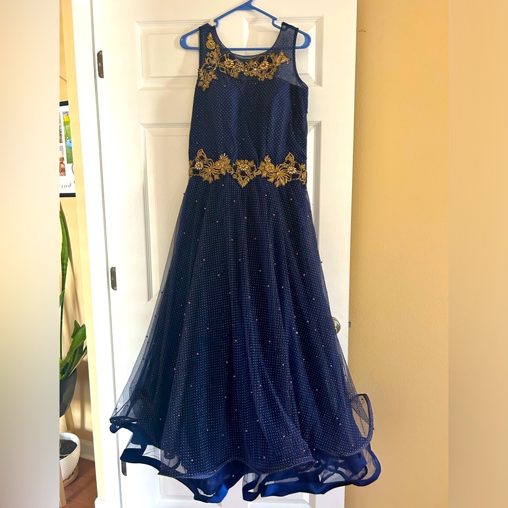 Gorgeous Indian wedding gown navy blue beautiful embroidery handwork flowy 🫶